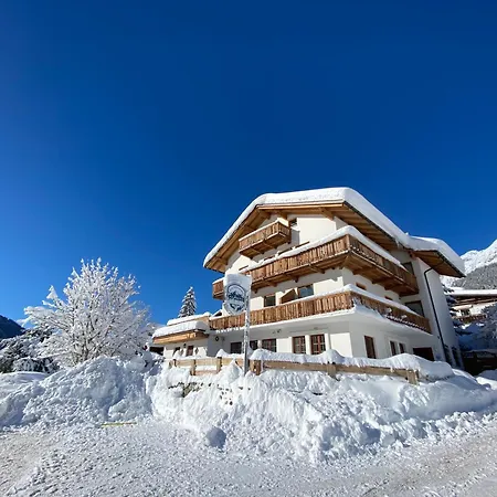 Haus Arlberg Ferienhaus *